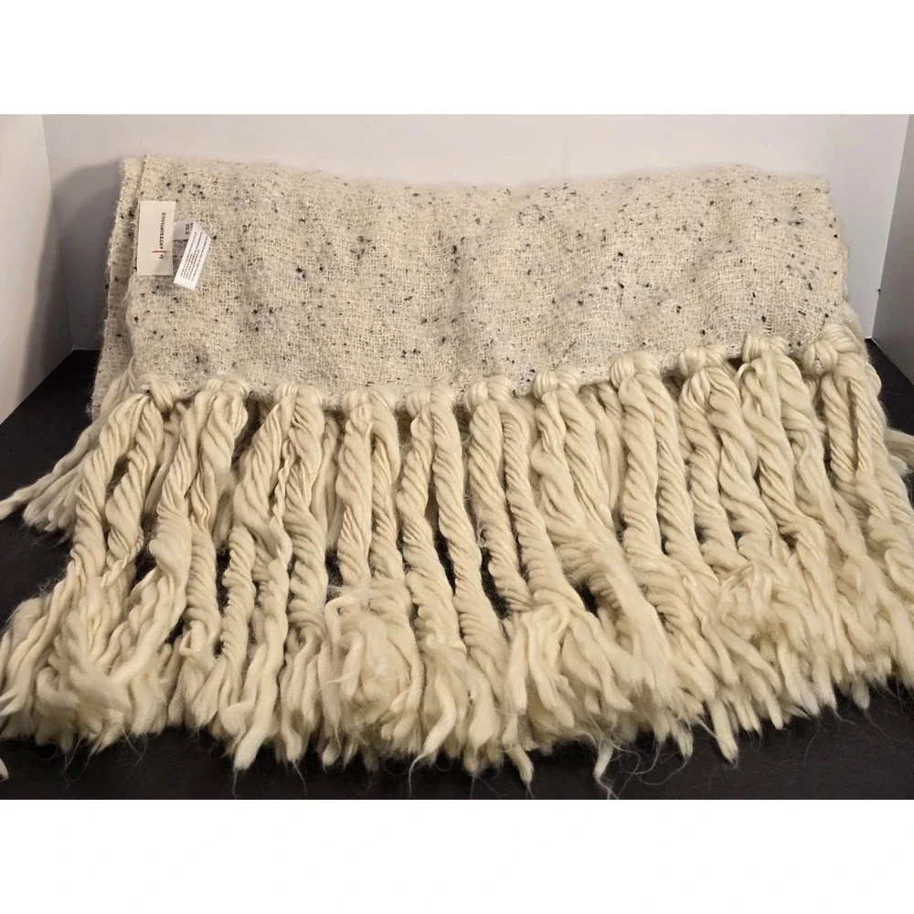 Anthropologie Chunky Fringe‎ Throw/scarf Cream flecked confetti knit soft Boho